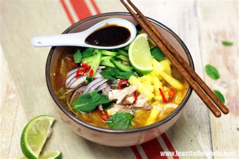  Laksa Penang: Un delizioso brodo piccante con sapori esotici e una texture cremosa!