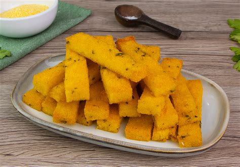  I Noodles di Polenta al Forno: Un Delizioso Contraste Tra la Croccantezza del Forno e il Sapore Setoso della Polenta!