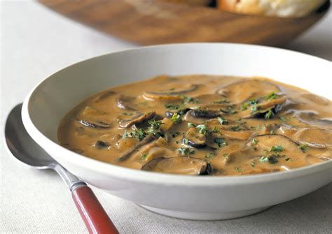  La Zuppa di Funghi Piccanti: Un Viaggio Sensoriale Attraverso Sapori Intensi e Texture Inaspettate!