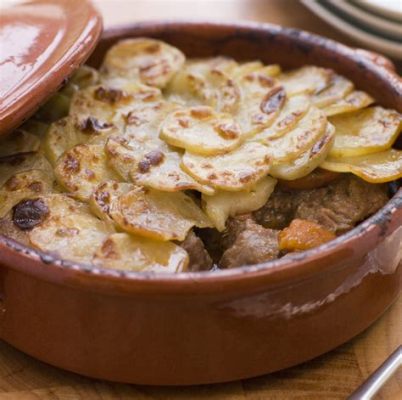  Lancashire Hotpot: Un piatto confortante che fonde sapori rustici e raffinatezze cremose!